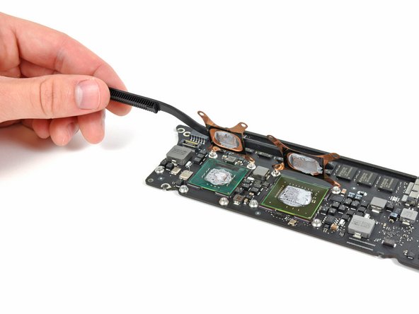 CPU and GPU on a 2010 Macbook Air, exposed without cooler